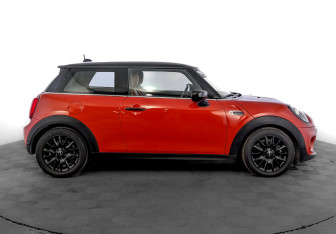 Подержанный автомобиль MINI Hatch 2021 года (4 фото)
