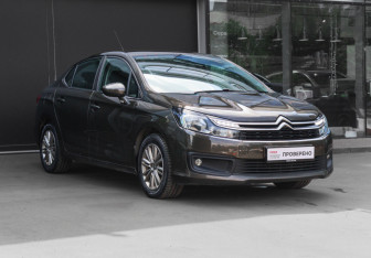 Подержанный автомобиль Citroen C4 Sedan 2016 года (3 фото)