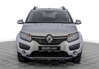 Подержанный автомобиль Renault Sandero 2017 года (2 фото)