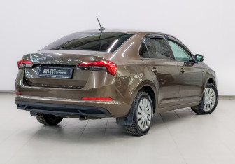 Подержанный автомобиль Skoda Rapid Liftback 2021 года (5 фото)
