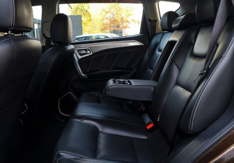 Подержанный автомобиль Geely Emgrand X7 2019 года (10 фото)