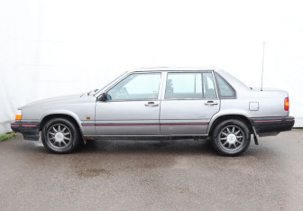Подержанный автомобиль Volvo 940 Sedan 1992 года (8 фото)