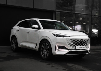 Подержанный автомобиль Changan UNI-K 2023 года (3 фото)