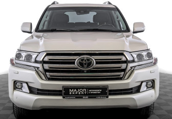 Подержанный автомобиль Toyota Land Cruiser Suv 2015 года (2 фото)
