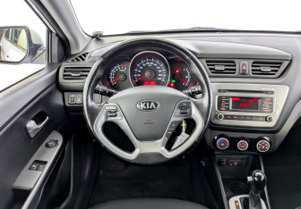 Подержанный автомобиль Kia Rio Hatchback 2017 года (21 фото)