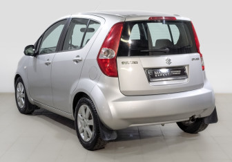 Подержанный автомобиль Suzuki Splash 2010 года (7 фото)