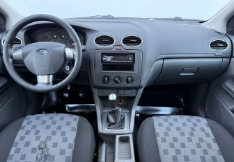 Подержанный автомобиль Ford Focus Wagon 2007 года (12 фото)
