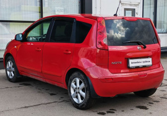 Подержанный автомобиль Nissan Note 2008 года (7 фото)