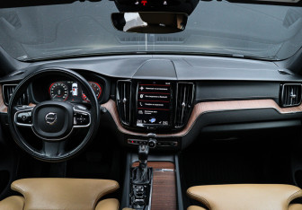 Подержанный автомобиль Volvo XC60 2019 года (9 фото)
