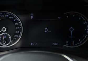 Подержанный автомобиль Genesis G70 2020 года (12 фото)