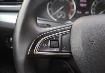 Подержанный автомобиль Skoda Superb Liftback 2015 года (16 фото)