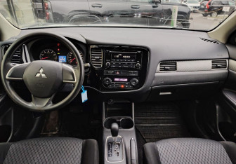 Подержанный автомобиль Mitsubishi Outlander 2013 года (9 фото)