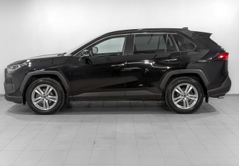 Подержанный автомобиль Toyota RAV4 2019 года (8 фото)