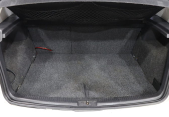 Подержанный автомобиль Volkswagen Golf Hatchback 2004 года (20 фото)