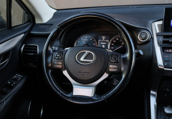 Подержанный автомобиль Lexus NX 2015 года (12 фото)
