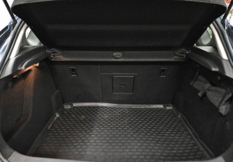 Подержанный автомобиль Opel Astra Hatchback 2011 года (15 фото)