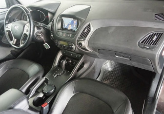 Подержанный автомобиль Hyundai ix35 2014 года (11 фото)