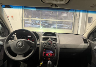 Подержанный автомобиль Renault Megane Sedan 2007 года (11 фото)