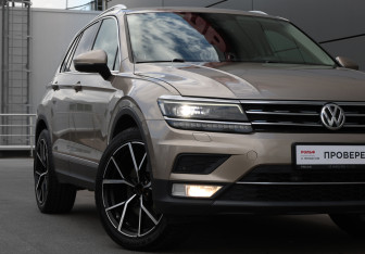 Подержанный автомобиль Volkswagen Tiguan 2017 года (25 фото)