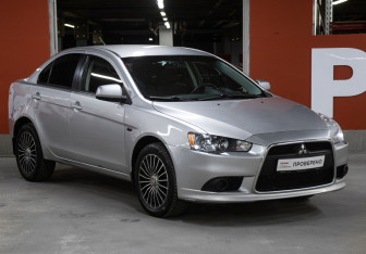 Подержанный автомобиль Mitsubishi Lancer Sedan 2011 года (3 фото)