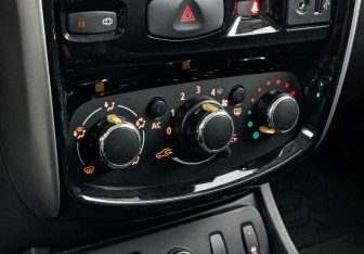 Подержанный автомобиль Nissan Terrano 2014 года (21 фото)