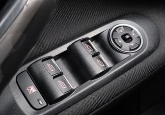 Подержанный автомобиль Ford Mondeo Sedan 2012 года (15 фото)