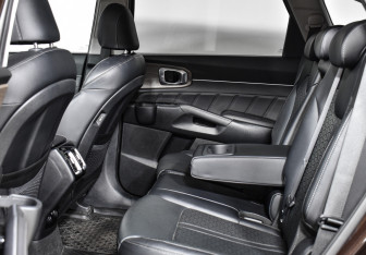 Подержанный автомобиль Kia Sorento 2023 года (15 фото)