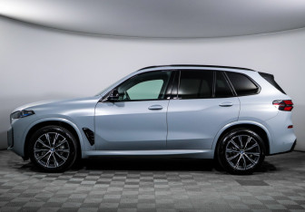 Подержанный автомобиль BMW X5 2024 года (8 фото)