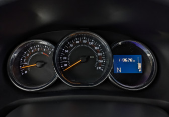 Подержанный автомобиль Renault Sandero 2016 года (16 фото)