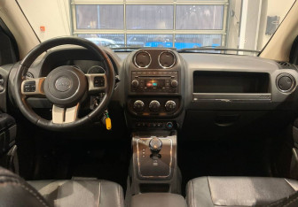 Подержанный автомобиль Jeep Compass 2011 года (12 фото)