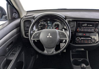 Подержанный автомобиль Mitsubishi Outlander 2012 года (22 фото)