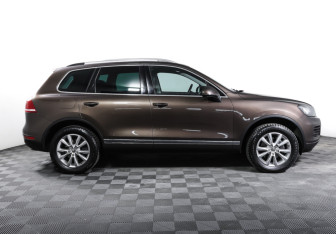 Подержанный автомобиль Volkswagen Touareg 2013 года (4 фото)