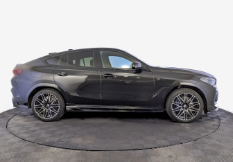 Подержанный автомобиль BMW X6 2021 года (4 фото)