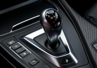 Подержанный автомобиль BMW M2 2021 года (22 фото)