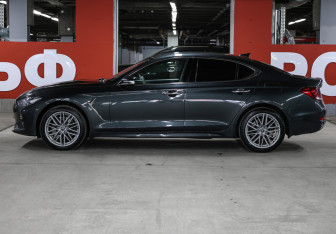Подержанный автомобиль Genesis G70 2019 года (8 фото)
