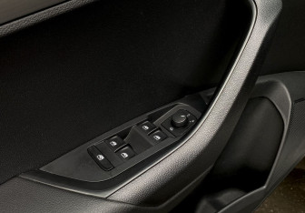 Подержанный автомобиль Skoda Karoq 2022 года (20 фото)