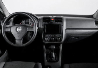 Подержанный автомобиль Volkswagen Golf Hatchback 2005 года (12 фото)