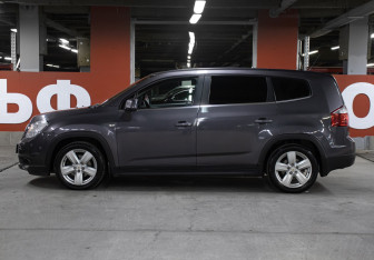 Подержанный автомобиль Chevrolet Orlando 2011 года (8 фото)