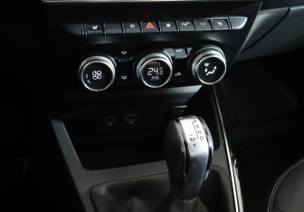 Подержанный автомобиль Renault Arkana 2019 года (14 фото)