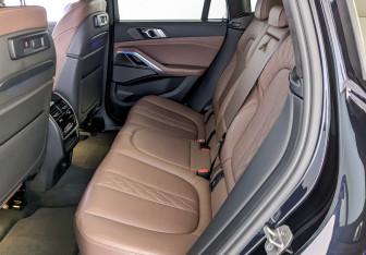 Подержанный автомобиль BMW X6 2020 года (12 фото)