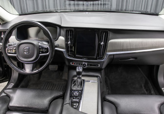 Подержанный автомобиль Volvo S90 2021 года (15 фото)