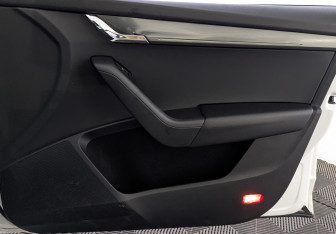 Подержанный автомобиль Skoda Octavia Liftback 2019 года (25 фото)