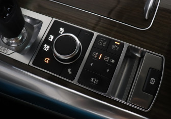 Подержанный автомобиль Land Rover Range Rover Sport 2015 года (20 фото)