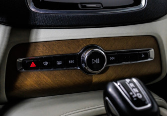 Подержанный автомобиль Volvo XC90 2017 года (24 фото)