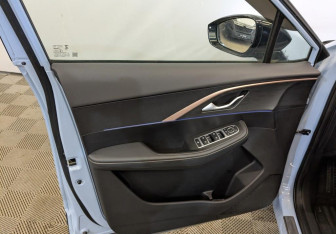 Подержанный автомобиль Omoda C5 2024 года (18 фото)