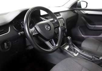 Подержанный автомобиль Skoda Octavia Liftback 2016 года (7 фото)