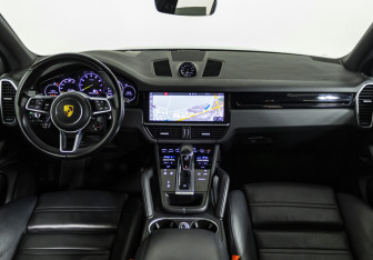 Подержанный автомобиль Porsche Cayenne 2020 года (15 фото)