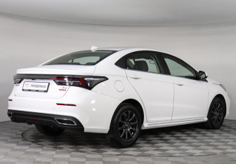 Подержанный автомобиль Omoda S5 2024 года (5 фото)