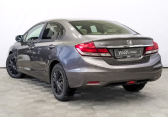 Подержанный автомобиль Honda Civic Sedan 2013 года (7 фото)
