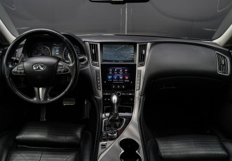 Подержанный автомобиль Infiniti Q50 2014 года (10 фото)